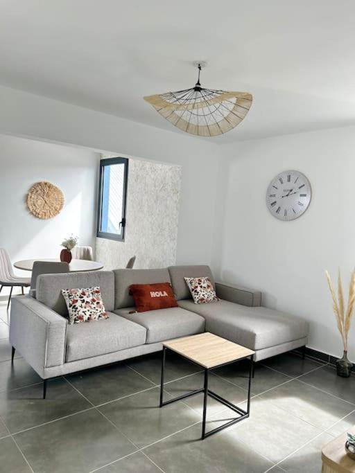 Appartement A 2 Pas De La Plage De Terre Sainte Saint Pierre Exterior foto