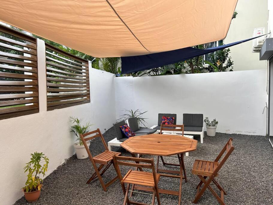 Appartement A 2 Pas De La Plage De Terre Sainte Saint Pierre Exterior foto