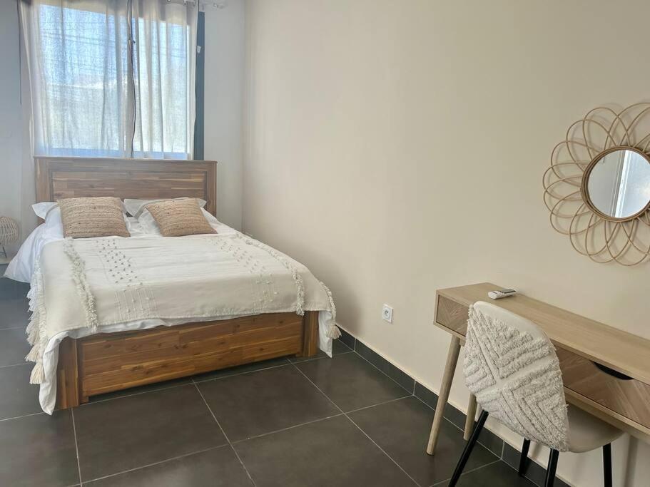 Appartement A 2 Pas De La Plage De Terre Sainte Saint Pierre Exterior foto