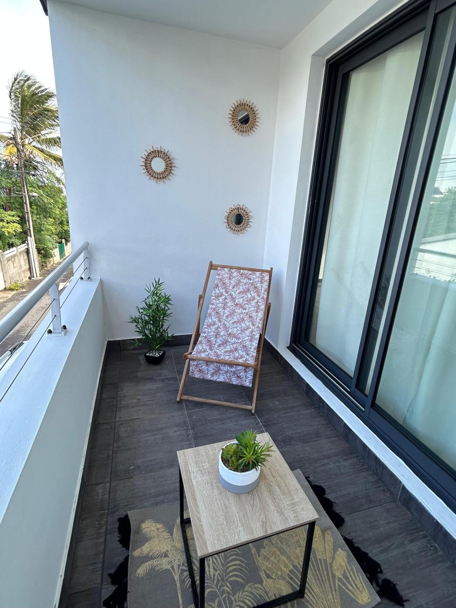 Appartement A 2 Pas De La Plage De Terre Sainte Saint Pierre Exterior foto